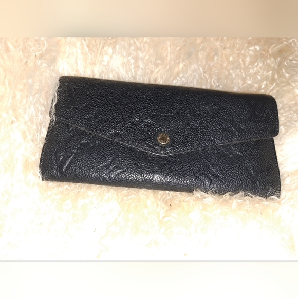 LV Wallet - Picture 1 of 14